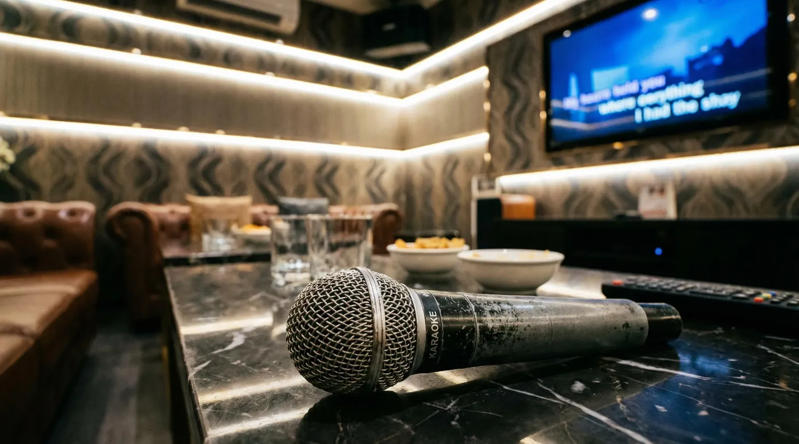 서초동 먹자골목 가라오케 외관